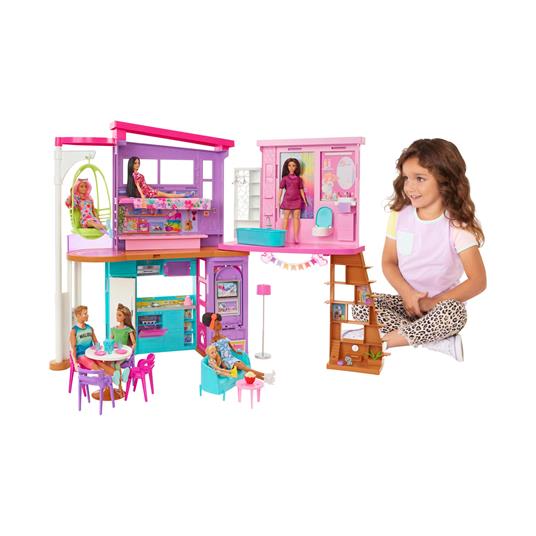 Barbie - Barbie Casa di Malibu 106 cm playset casa delle bambole con 2  piani, 6 stanze, ascensore altalena e più di 30 pezzi - Barbie - Bambole  Fashion - Giocattoli | Feltrinelli