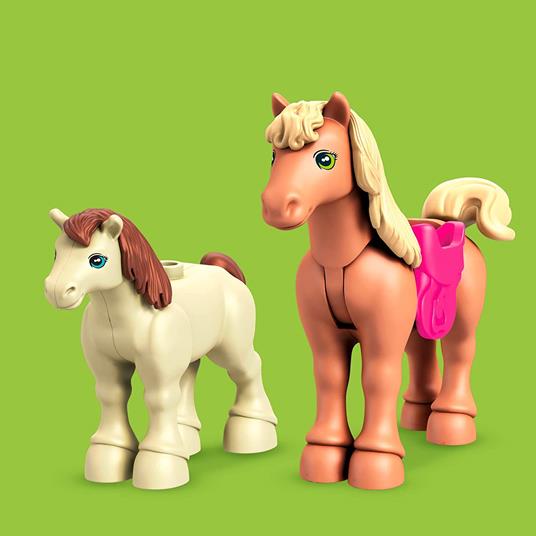 MEGA - Barbie Maneggio con Ostacoli, 73 Blocchi da Costruzione tra cui 1 Micro Bambola Barbie e 1 Cavallo - 4