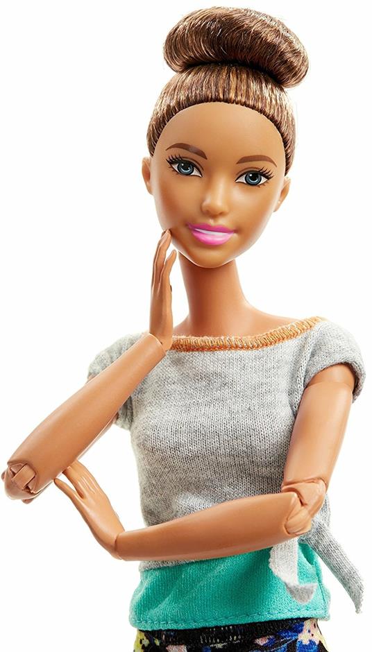 Barbie. Bambola con 22 Punti Snodabili con Chignon e Abiti da Yoga. Multicolore - 9