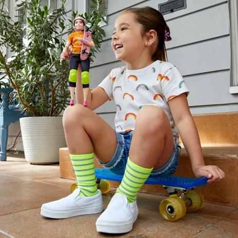 Barbie Carriere Giochi Olimpici Tokyo 2020, Bambola Skateboarder con Accessori Giocattolo per Bambini 3+ Anni, GJL78 - 7