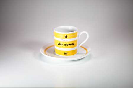 Idee regalo Tazzina da caffè con piatto Feltrinelli. Una donna Feltrinelli