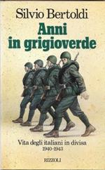 Anni in grigioverde. Vita degli italiani in divisa 1940-1943