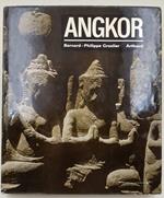 Angkor Homme Et Pierres
