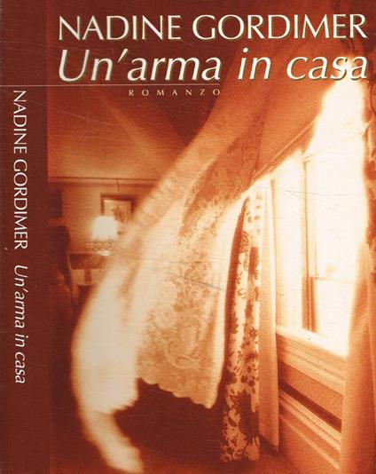 Un'arma in casa - Nadine Gordimer - copertina