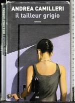 Il tailleur grigio