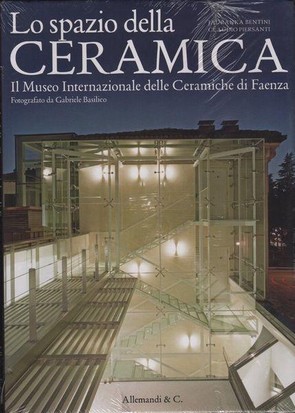 Lo spazio della ceramica. Il Museo Internazionale delle Ceramiche di Faenza - Piersanti Bentini - copertina