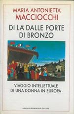 Di là dalle porte di bronzo. Viaggio intellettuale di una donna in Europa