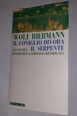 Il coniglio divora il serpente