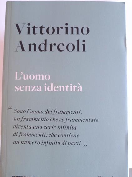 L' uomo senza identità - Vittorino Andreoli - copertina