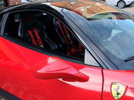 SMARTBOX - Adrenalina a Maranello: 1 giro su Ferrari F458 Italia con video  ricordo - Cofanetto regalo - Smartbox - Idee regalo | Feltrinelli