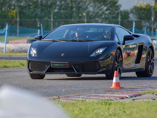 SMARTBOX - Adrenalina in pista: 4 giri su Ferrari F458 Italia e Lamborghini Gallardo - Cofanetto regalo - 3