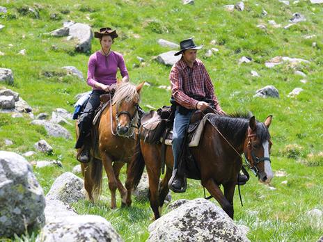 SMARTBOX - Turismo equestre: 2 notti con colazione e passeggiata a cavallo - Cofanetto regalo - 11