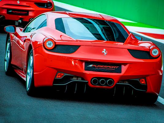 SMARTBOX - Emozioni in Ferrari 458: 1 giro di pista presso l'Autodromo del  Mugello - Cofanetto regalo - Smartbox - Idee regalo | Feltrinelli