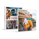 SMARTBOX - Come d''incanto: biglietto datato 1 giorno Stagione Regolare per 1 Parco Disney® a scelta per 2 adulti e 1 bambino - Cofanetto regalo