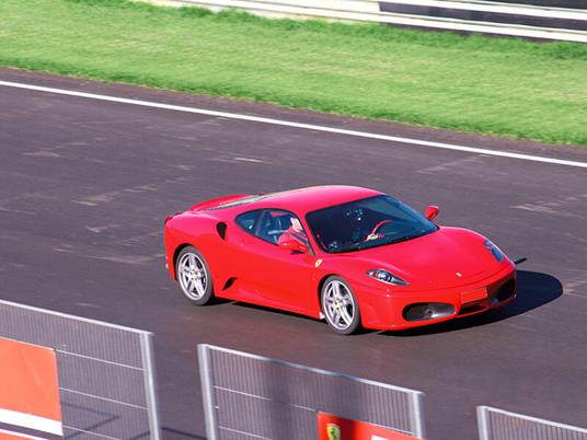SMARTBOX - Passione adrenalina: 1 emozionante giro in Ferrari - Cofanetto regalo - 3