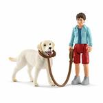 A passeggio con labrador retriever. Schleich (2542478)