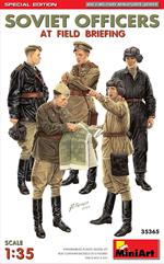 1/35 SOVIET OFFICERS AT FIELD BRIEFING. SPECIAL EDITION