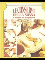 Le conserve della nonna la cucina nel congelatore