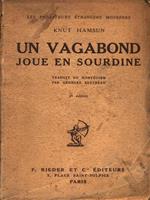 Un vagabond joue en sourdine