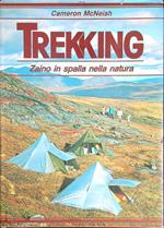 Trekking zaino in spalla nella natura