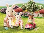 Sylvanian Families 5040 Set Bebe con Triciclo e Macchinina + Mamma Coniglio (ex 3567)