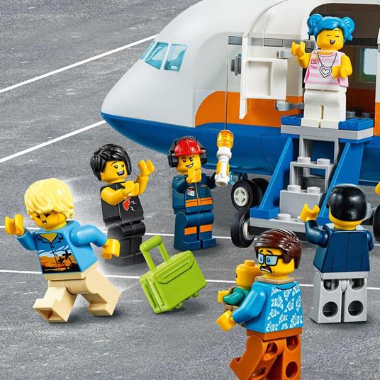 LEGO City 60262 Aereo Passeggeri, Set Terminal e Camion Giocattolo, per  Bambini dai 6 Anni, Ricco di Dettagli e Accessori - LEGO - City Airport -  Aerei - Giocattoli