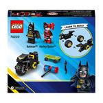 LEGO 76220 DC Batman Contro Harley Quinn, Set Action Figure di Supereroi con Skateboard e Moto Giocattolo, Giochi per Bambini