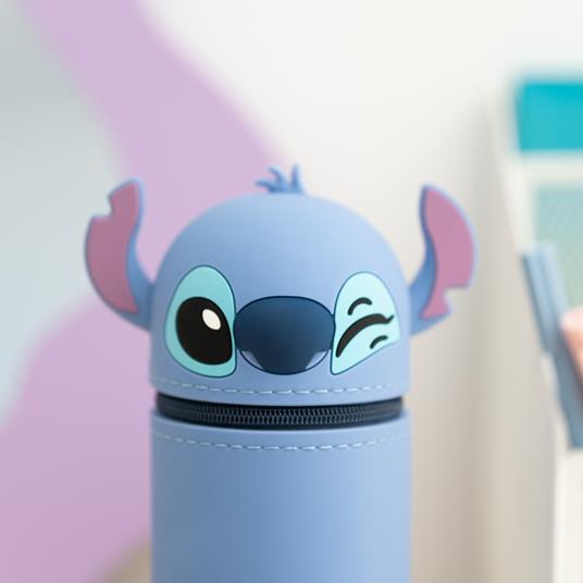 Personaggio Disney STITCH : Mossi Moda Distribuzione all'ingrosso con  catalogo On-Line sempre aggiornato, TUTTO IN PRONTA CONSEGNA, dei migliori  prodotti PREZZO/QUALITA' di Cartoleria - Scuola - Articoli regalo - Borse -  Portafogli 