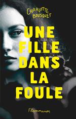 Une fille dans la foule