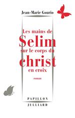 Les mains de Sélim sur le corps du Christ en croix