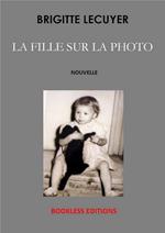 La fille sur la photo