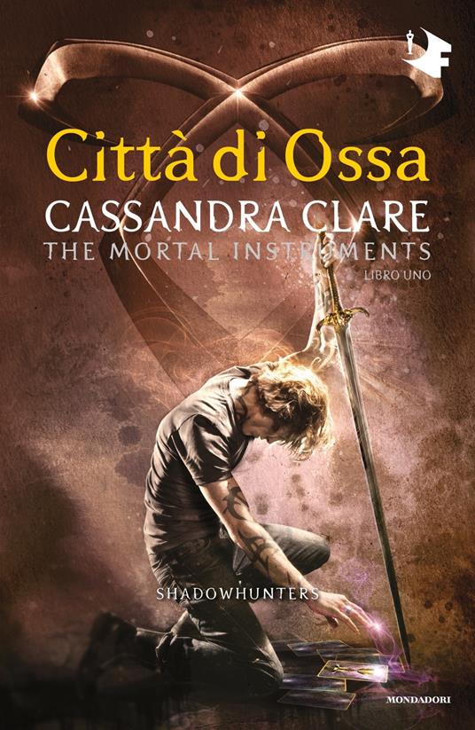 Città di ossa. Shadowhunters. The mortal instruments. Vol. 1 - Cassandra  Clare - Libro - Mondadori - Oscar fantastica | laFeltrinelli