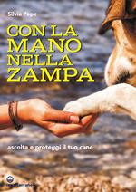 Con la mano nella zampa. Ascolta e proteggi il tuo cane