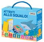 Attenti allo squalo! Valigetta con carte e stickers. Ediz. a colori. Con 44 carte