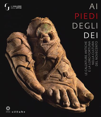 Ai piedi degli dei. Le calzature antiche e la loro fortuna nella cultura del Novecento. Catalogo della mostra (Firenze, 17 dicembre 2019-19 aprile 2020). Ediz. a colori - copertina