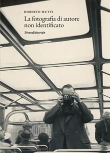 La fotografia di autore non identificato