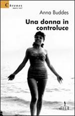 Una donna in controluce