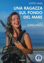 Una ragazza sul fondo del mare