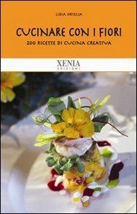 Cucinare con i fiori. 200 ricette di cucina creativa - Lidia Origlia - copertina