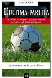 L' ultima partita. Inchiesta su malattie e decessi sospetti nel gioco più bello del mondo - Giulio Mola - copertina