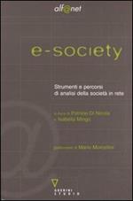 E-society. Strumenti e percorsi di analisi della società in rete. Con CD-ROM