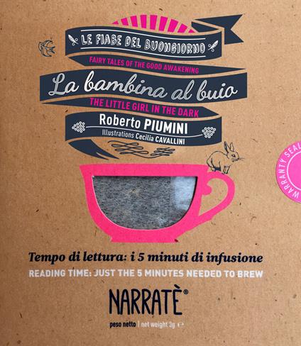 La bambina al buio. Tempo di lettura: i 5 minuti di infusione-The little girl in the dark. Reading time: just the 5 minutes needed to brew. Ediz. bilingue. Con tea bag - Roberto Piumini - copertina