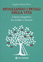 Sfogliando i petali della vita. Il lavoro biografico tra scalate e discese